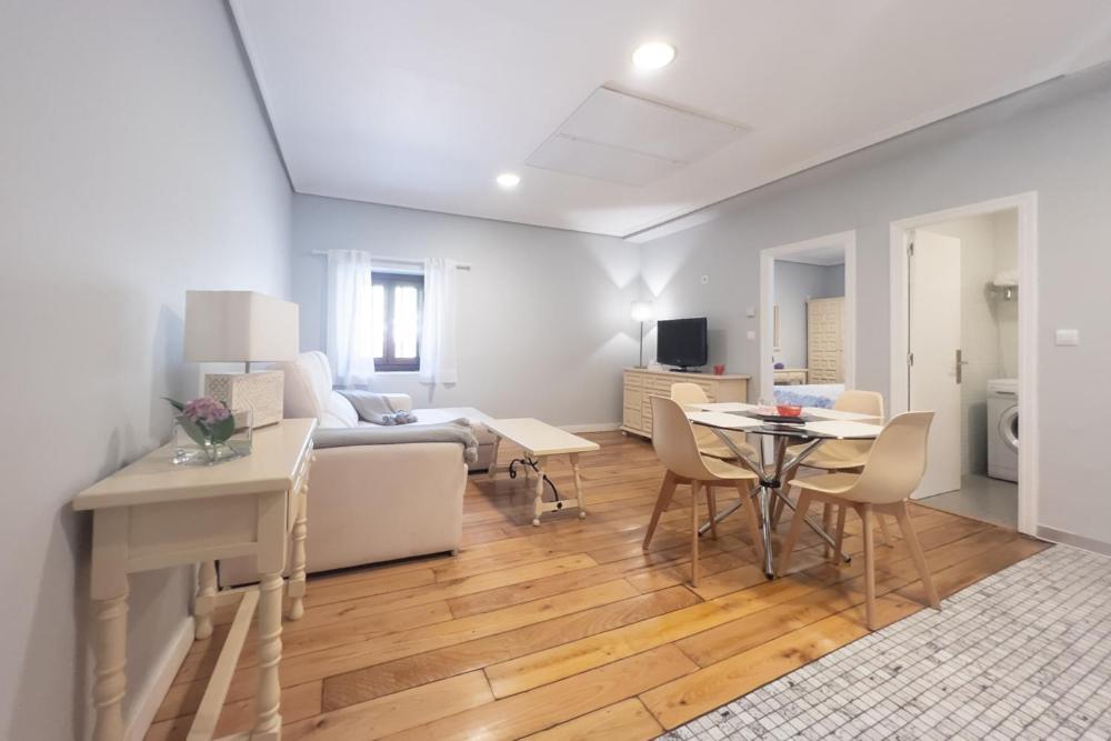 Apartamentos Santa Lucia Cabezón de la Sal エクステリア 写真