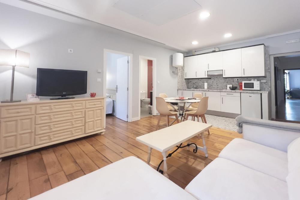 Apartamentos Santa Lucia Cabezón de la Sal エクステリア 写真
