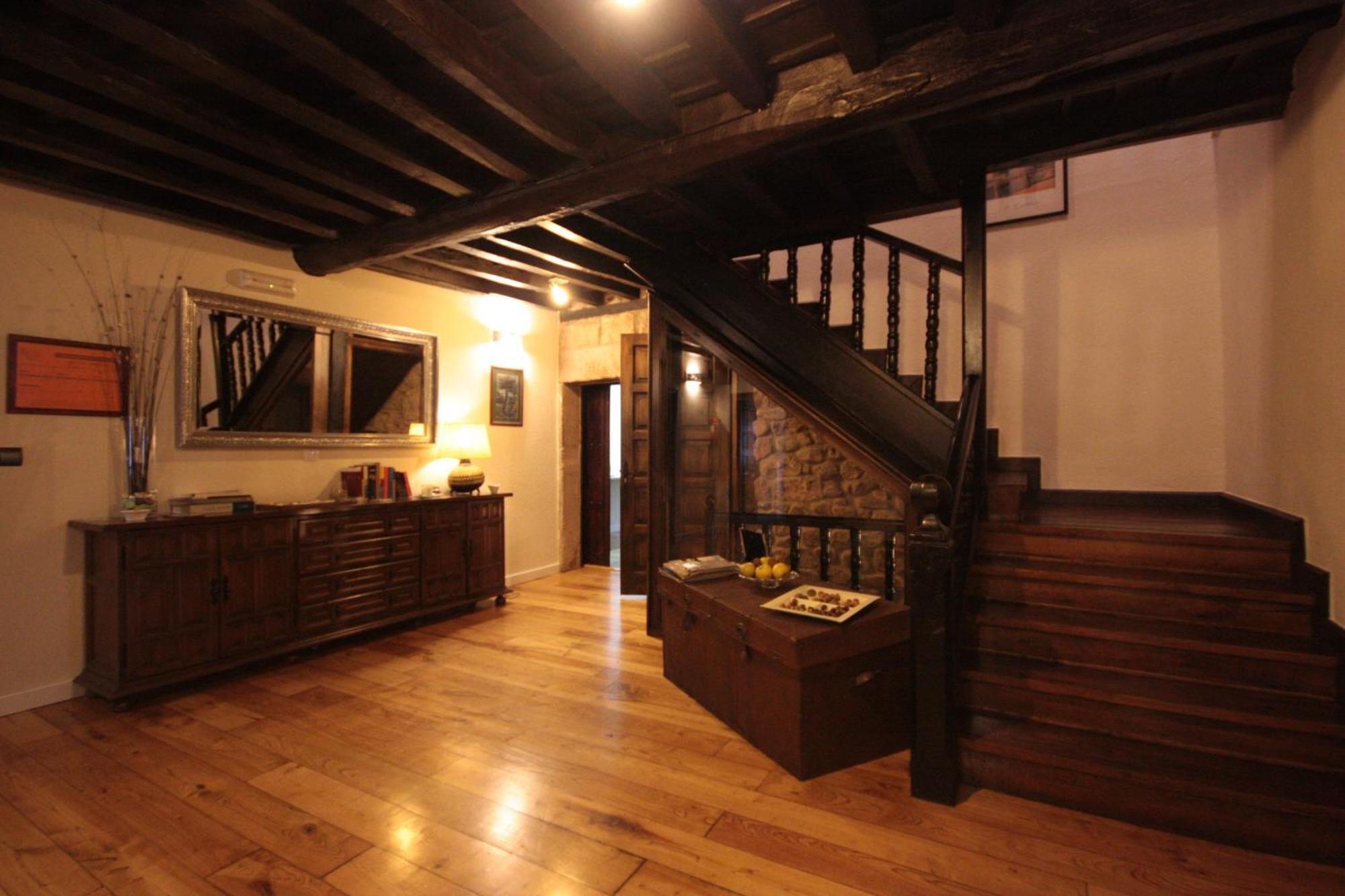 Apartamentos Santa Lucia Cabezón de la Sal エクステリア 写真