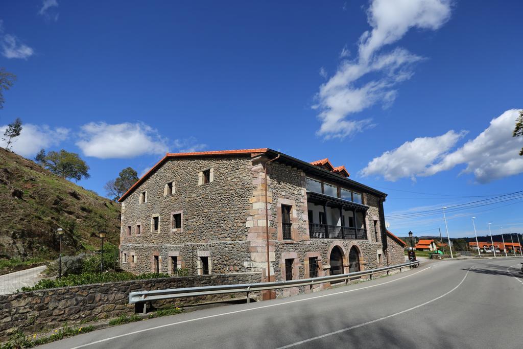 Apartamentos Santa Lucia Cabezón de la Sal エクステリア 写真