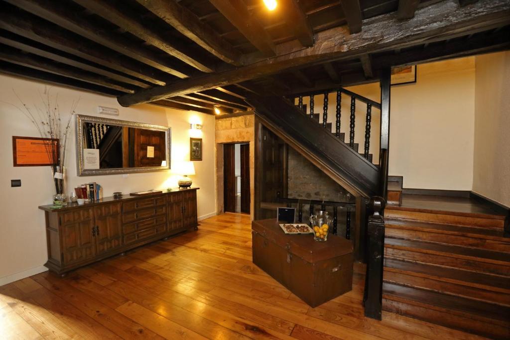 Apartamentos Santa Lucia Cabezón de la Sal エクステリア 写真